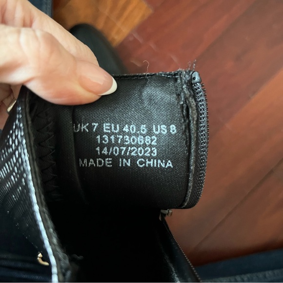 NWOB ASOS Heeled Chelsea Boots Black Faux Leather Chain Detail 8 Mid Calf - Picture 15 of 15